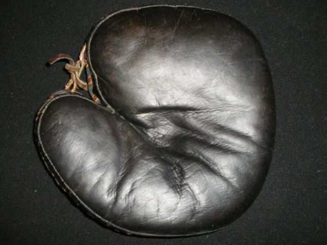 Victor, Wright & Ditson Catchers Mitt Black Front